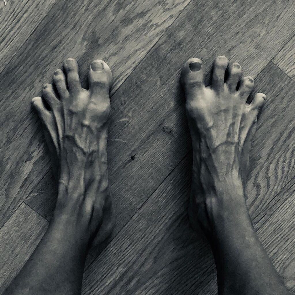 A photographic example of how our natural feet are supposed to look.